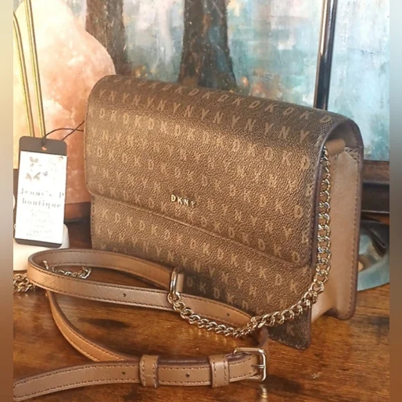 NEW!! DKNY Signature Logo Brown Bryant Flap Over Shoulder Bag/crossbody/ Clutch - Picture 1 of 17